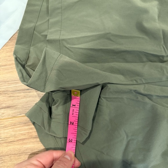 NWT Outdoor Voices Doing Things Green Shorts - Picture 4 of 7